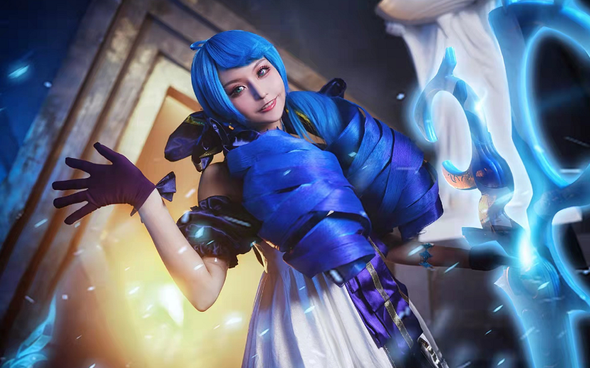 LPL美女晒cosplay作品，瞳夕的造型辣眼睛，小钰的造型惊艳又灵动