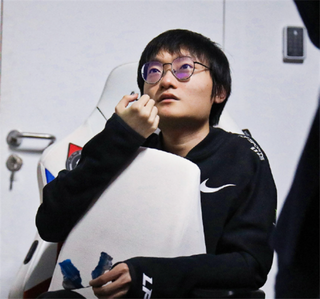 V5状态不佳被两队零封？卡萨自嘲不敢打了：临近开赛却手抖睡不着