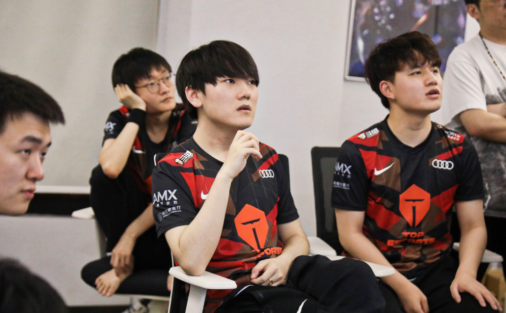 TES关键局险胜V5，Knight力挽狂澜，宁王吐露心声