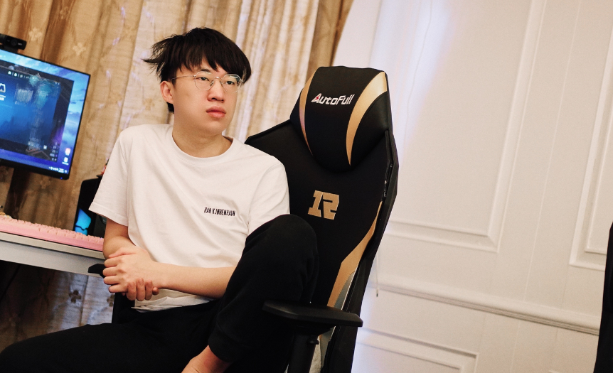 “小虎事件”牵连到女粉，被小虎地域黑：很大很壮！