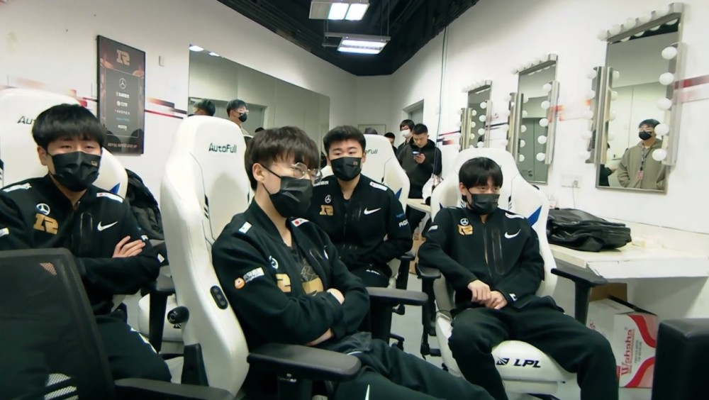 “RNG小虎一战封神，Doinb却沦为小丑”，预测被打脸，遭粉丝爆破