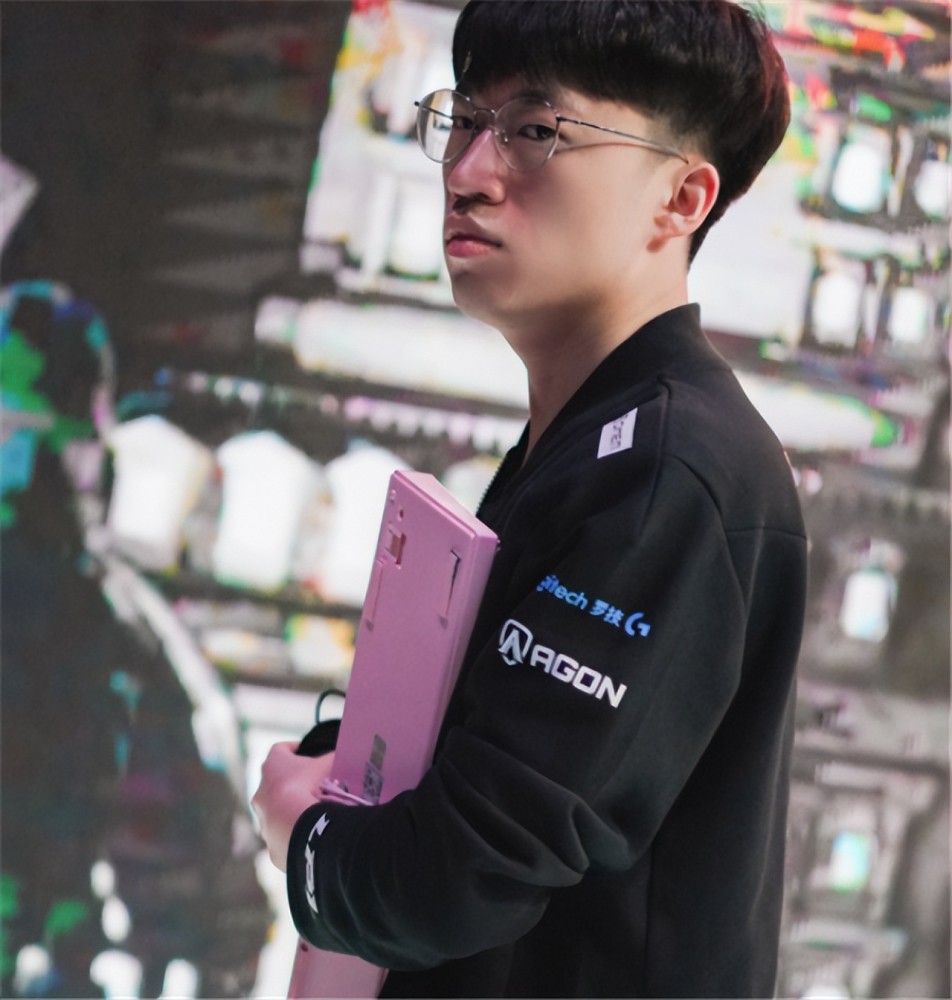 焕峰前女友荔枝姐发文，3个问题让人骨寒毛竖：他考虑给队友用药