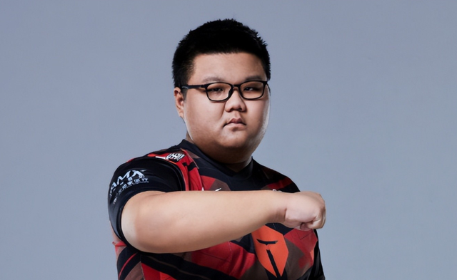 首发被新人抢走后，晴天深夜破防回怼黑粉：我过得比你们都要好！