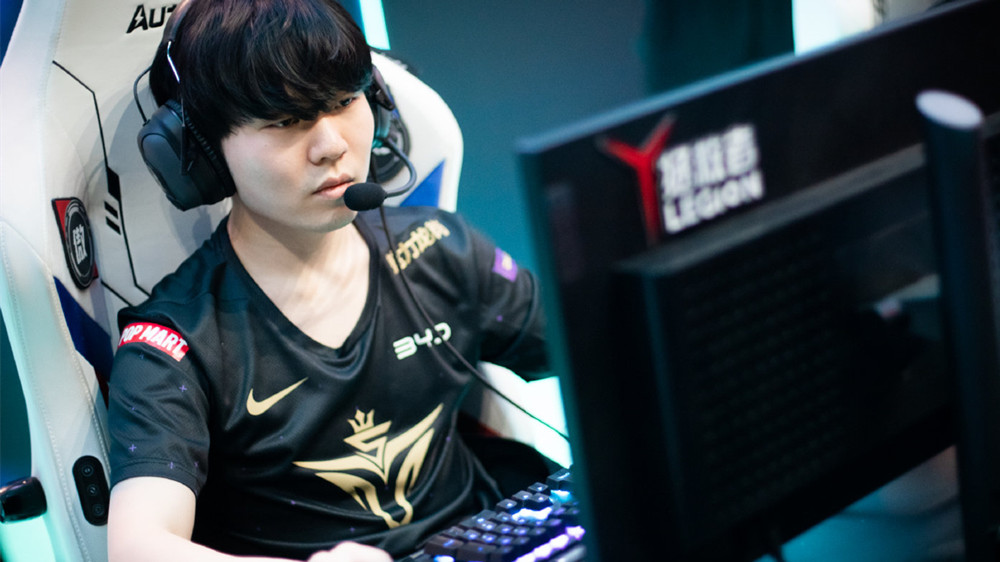 “狡猾”的一阵中单，破纪录的二阵打野，凭谁问老将尚能战否？