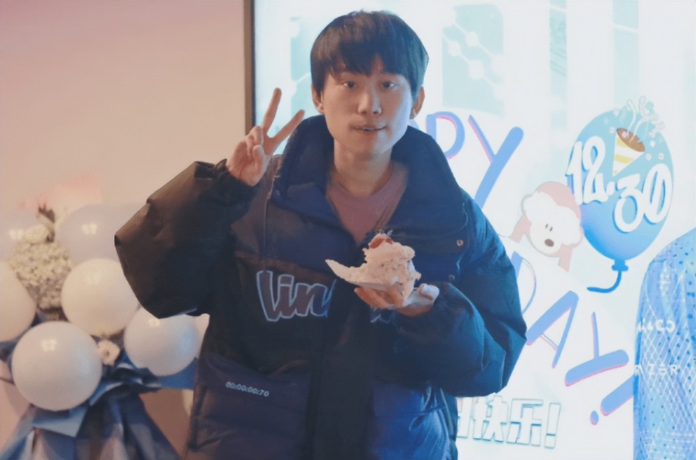 拳头公司重视LPL赛区？众名人参与设计IG冠军皮肤，这待遇太棒