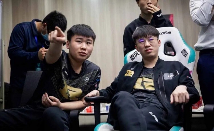 LPL版Faker？小虎9次打进联赛决赛，四次拿到冠军