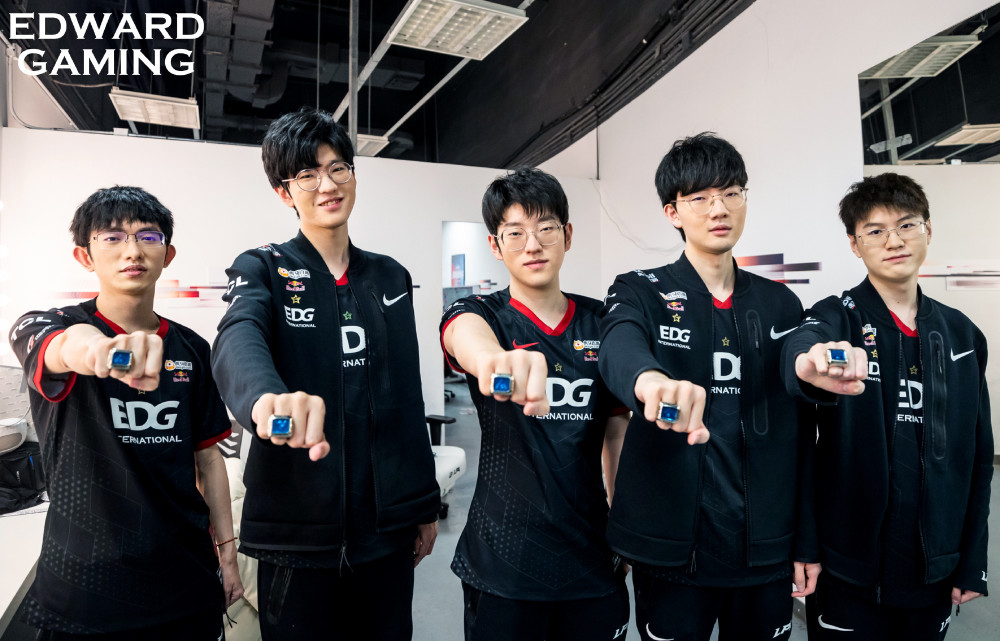 EDG冠军皮肤下月初登陆！上路大概率是男枪！张嘉文表示买爆！