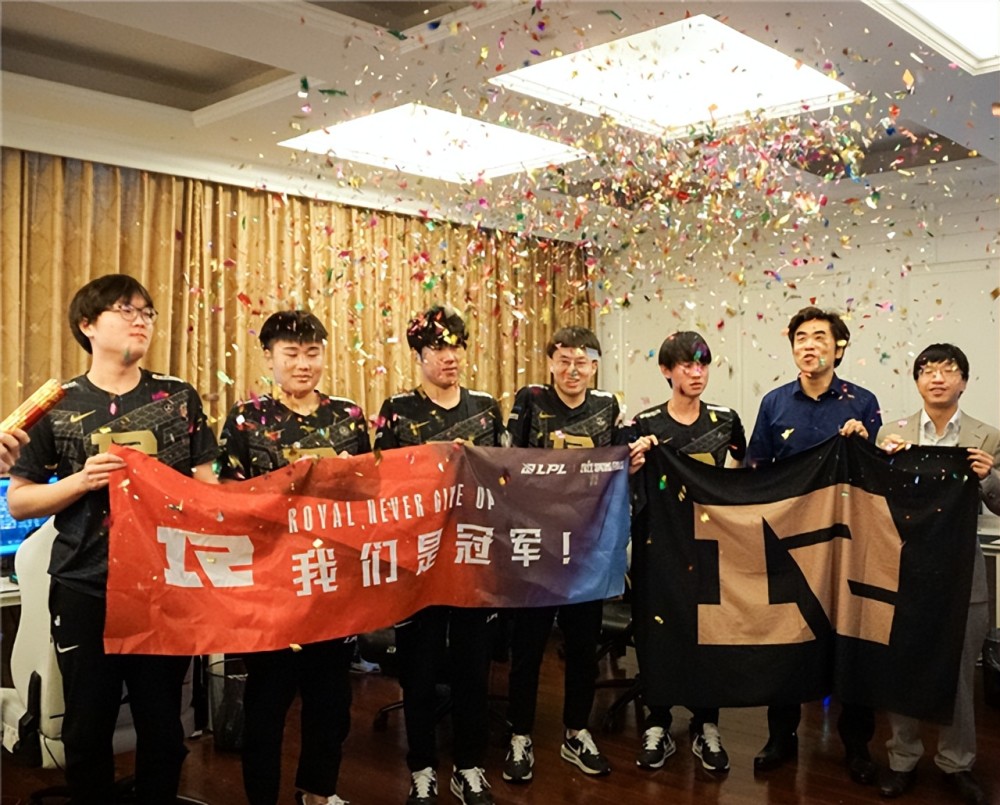 RNG成功夺冠，小明或因一个举动面临处罚，还不吸取队友的经验