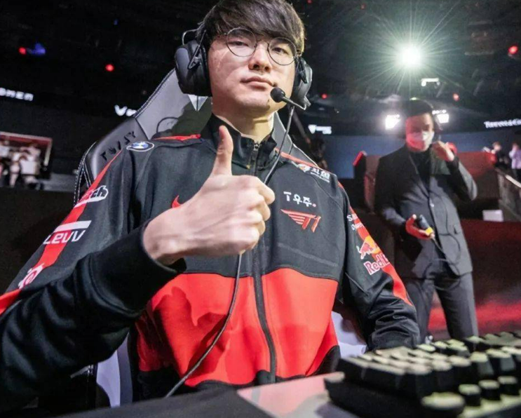 外网投票T1居然全位置第一，水友：T1不拿冠军下不了台