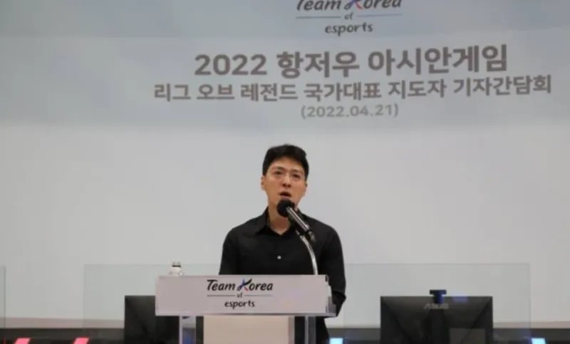 雷竞技前瞻kkoma经劝说重新回归监督一职，网友评论这也太搞了！