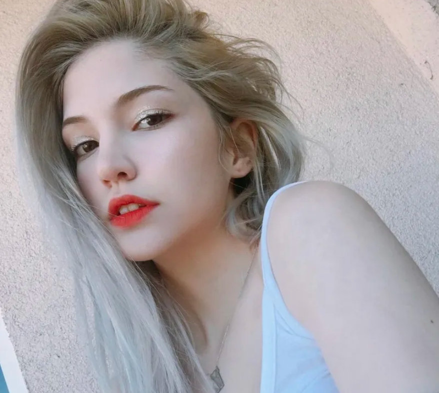 MSI季中赛外卡战队出现美女替补中单，网友发言我是十年老粉