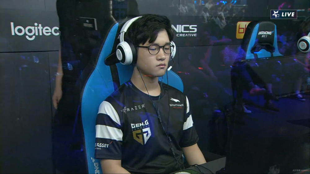 “击败了Faker，却患上抑郁症”，Crown现状悲惨，每天都大量服药