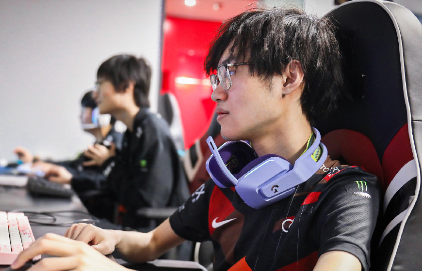 Knight女友发文宣布分手！2000字长文字字诛心