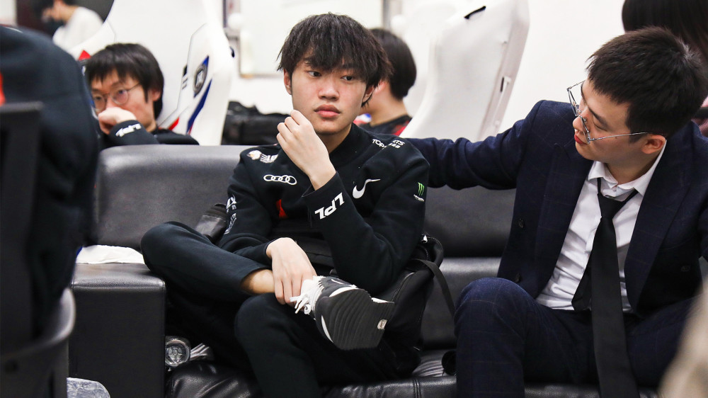 电竞圈当真烂透了？Knight渣度堪比小虎，两任女友连爆猛料互撕