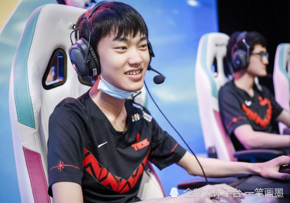 knight人设崩塌，前女友连续放出猛料：他的单纯都是装出来的