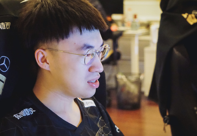 LPL线上参赛被指特权，比赛延迟引不满，T1老板说了句公道话！