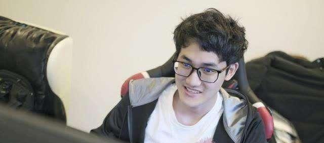 LPL悲情选手：只差一个奖杯就达成大满贯，不是UZI