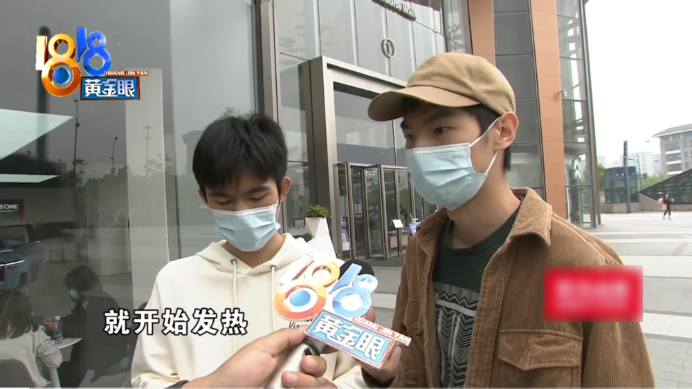 小伙打游戏觉得温度高就要退手机 网友吐槽：玩原神哪有不热的？