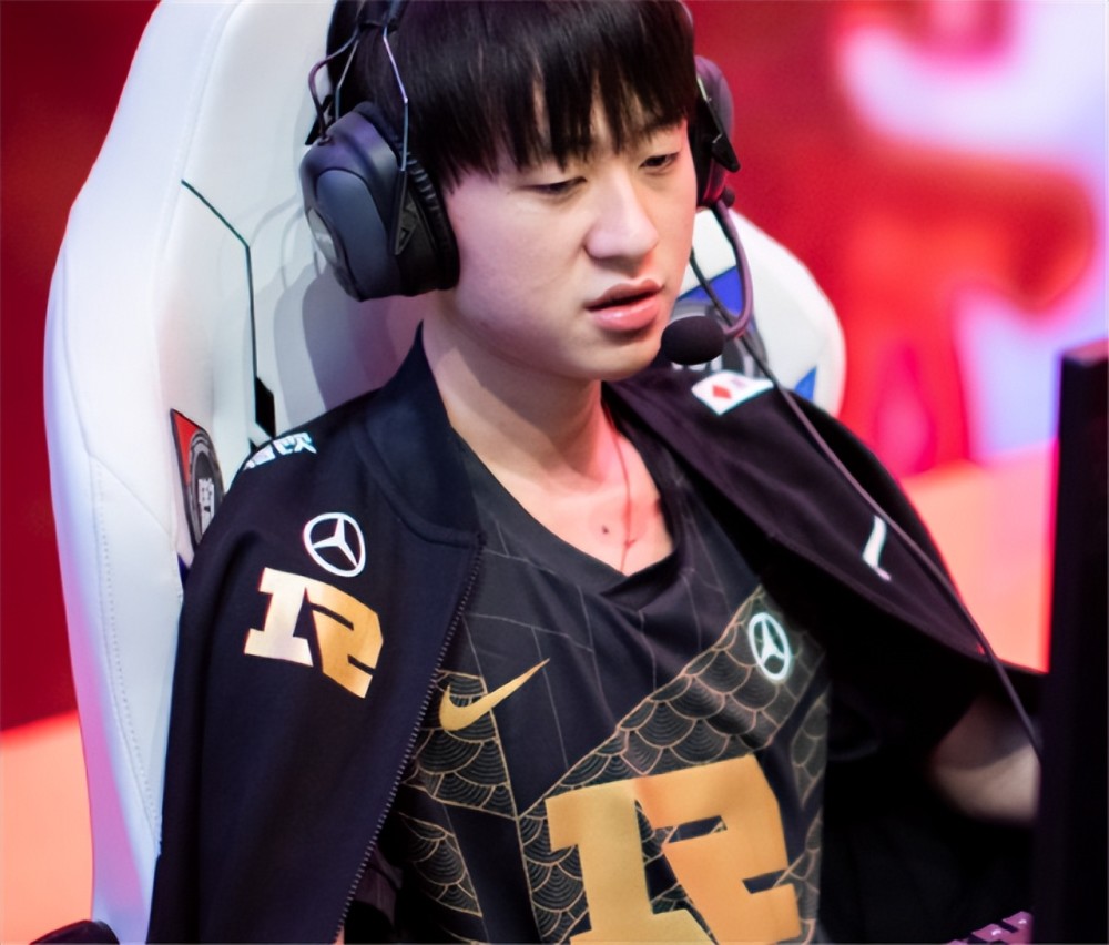 冰释前嫌？季中赛期间RNG、EDG两队友好互动，小虎主动出头安抚粉丝