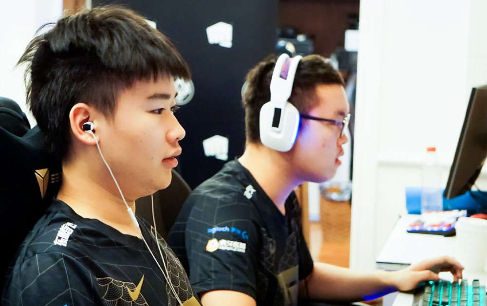 RNG主力ADC豪取五杀，韩国赛场却毫无掌声，LCK观众引发热议