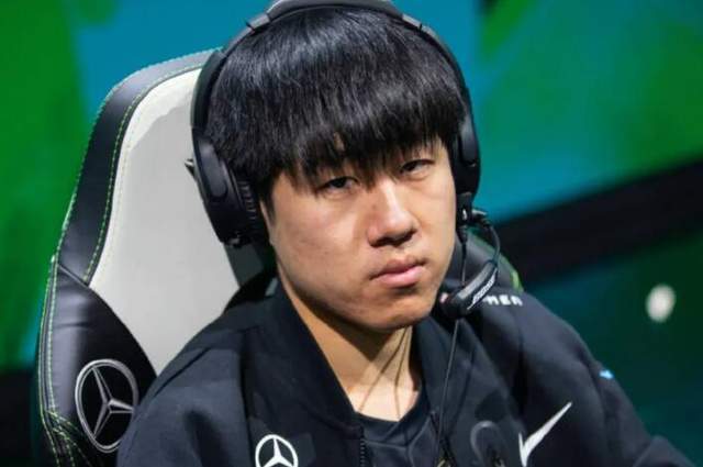 Gala五杀后LPL官方发文，庆祝的同时嘲讽T1，粉丝直言干得漂亮