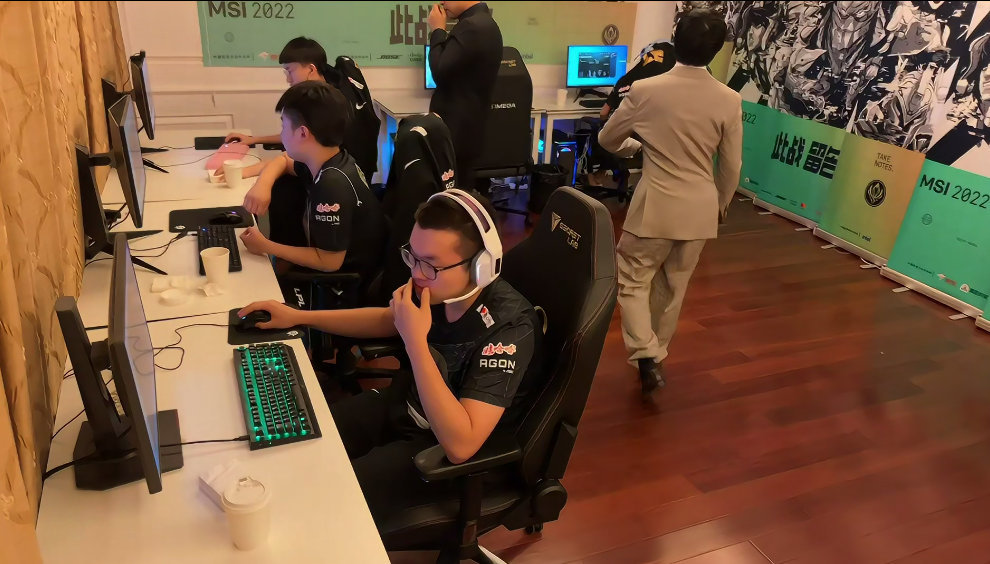 RNG教练回应重赛：线上参赛不容易，即使再多不公也不会被击败