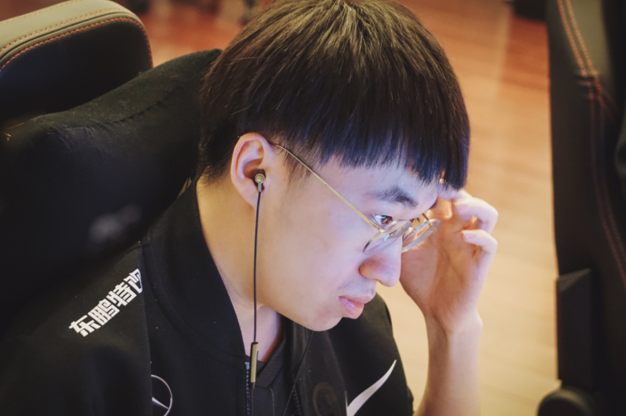 RNG重赛事件发酵，网友直言要不就把冠军直接给T1吧！