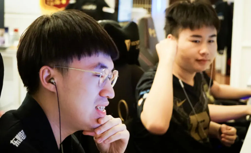 RNG小组赛不败！T1老板力挺Keria小学弟，PSG打野发声