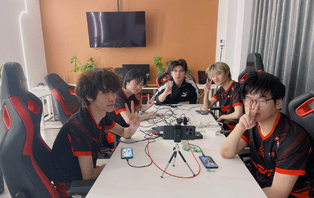 JDG手游分部晋级总决赛，LPL明星选手助威，引电竞圈围观！