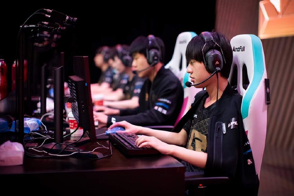 不公平！T1队员第一视角公布：显示只有25ms延迟！LPL粉丝愤怒了