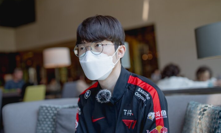 “除RNG外，T1也是受害者”！Faker电脑掉帧严重，拳头又闹出笑话