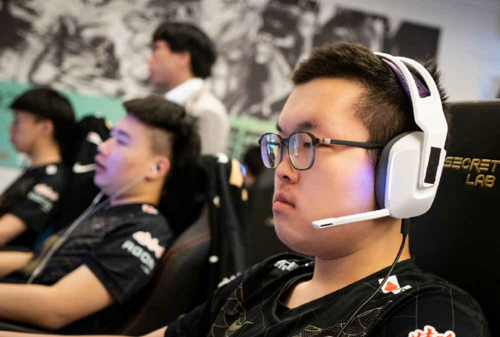 双杀EG！LPL劲旅RNG闯入Msi半决赛，T1队长放出狠话