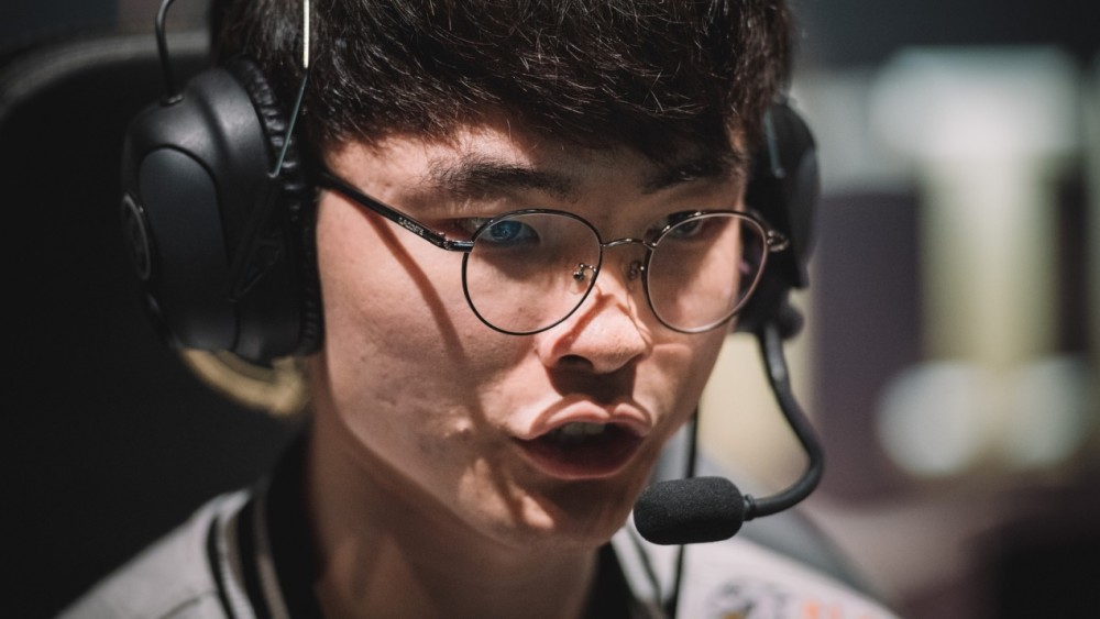 “LPL观众黑Faker，是因为太自卑”，LCK解说开炮，Uzi又躺枪