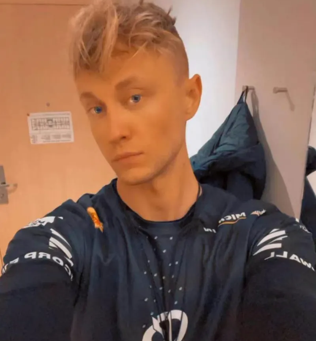 电竞圈颜值巅峰形象大变，欧成晒近照面容沧桑判若两人！