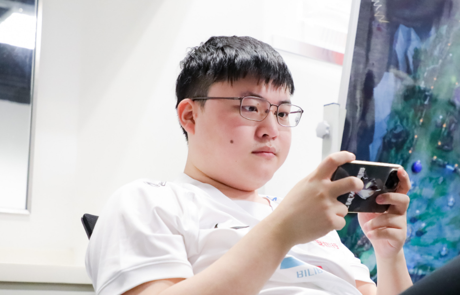 Uzi要做爸爸了！未婚妻晒出B超，网友：小小狗剑指S30