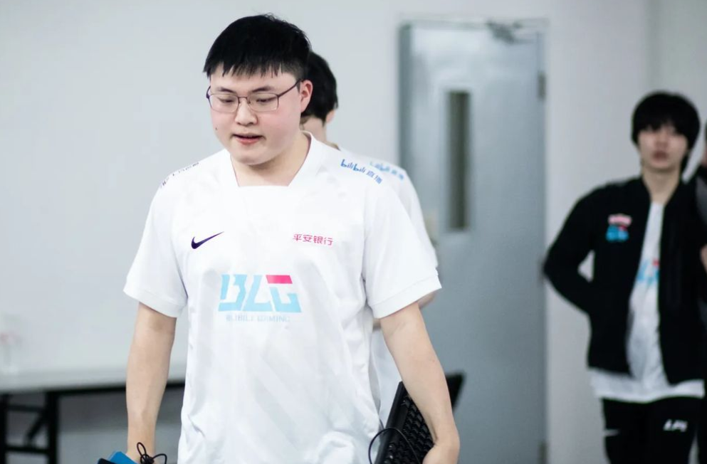 “UZI第一，Deft入选”！外媒评选5大无冕之王选手，RNG小虎上榜