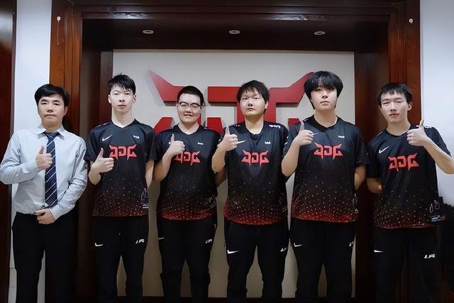 红米身价值了！369二连MVP，TES粉丝看傻：跟在TES是一个人？