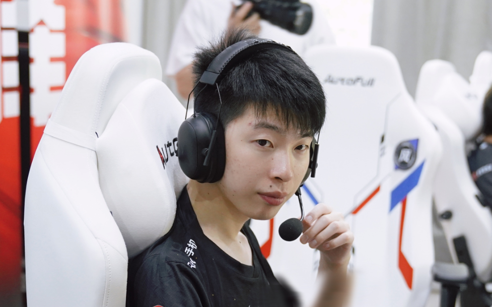 莫欺少年穷！JDG横扫EDG，Hope超神暴打老东家