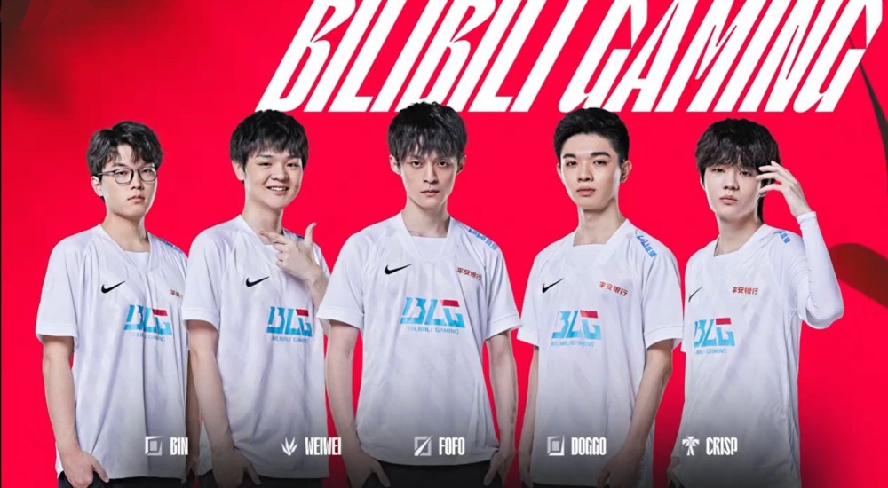 BLG不敌AL后，官博沦陷！FoFo赛后心态爆炸，低垂着头，双手捂眼