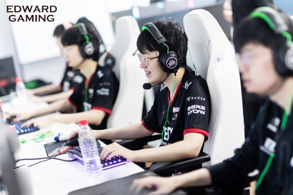 赞助商大比拼：EDG14家，IG1家，还有两支队伍没赞助商