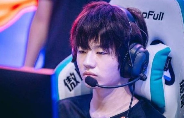 LOL：亡羊补牢，LCK官方要求着LPL选手回归韩服，不公开道歉不回去