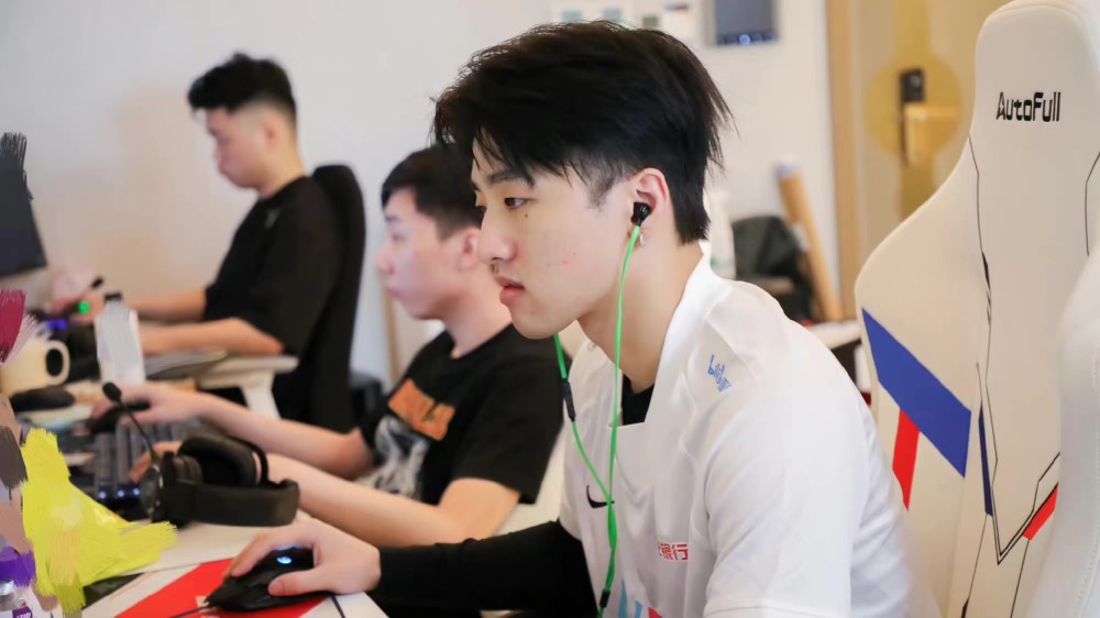 外网吐槽icon玩飞机：这个人就是单纯的菜