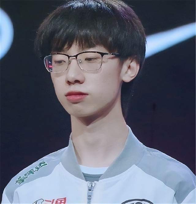 前iG辅助宝蓝状态火热，韩服猛上600分他能重回赛场吗？