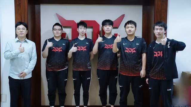 JDG五连胜领跑LPL，Kanavi游戏理解封神，369上路打崩公爵
