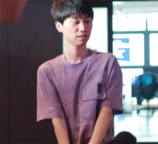 LOL再次跨圈：doinb跟王者选手当“同事”？勇士夺冠庆典出现EDG