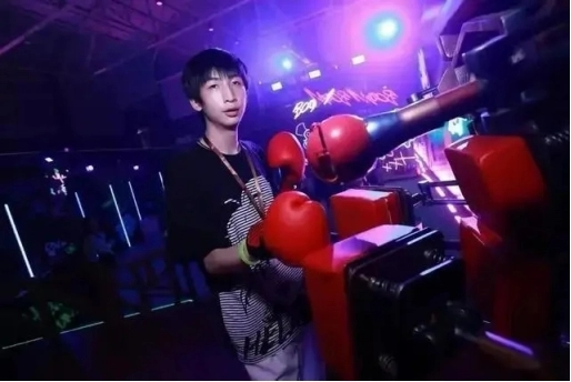 小超梦掘墓者伤害成谜，对线LPL国产第一上单1v3豪取三杀！