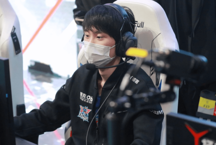 LOL：Uzi人麻了，新一双排锐评LPL教练，BLG教练真不行