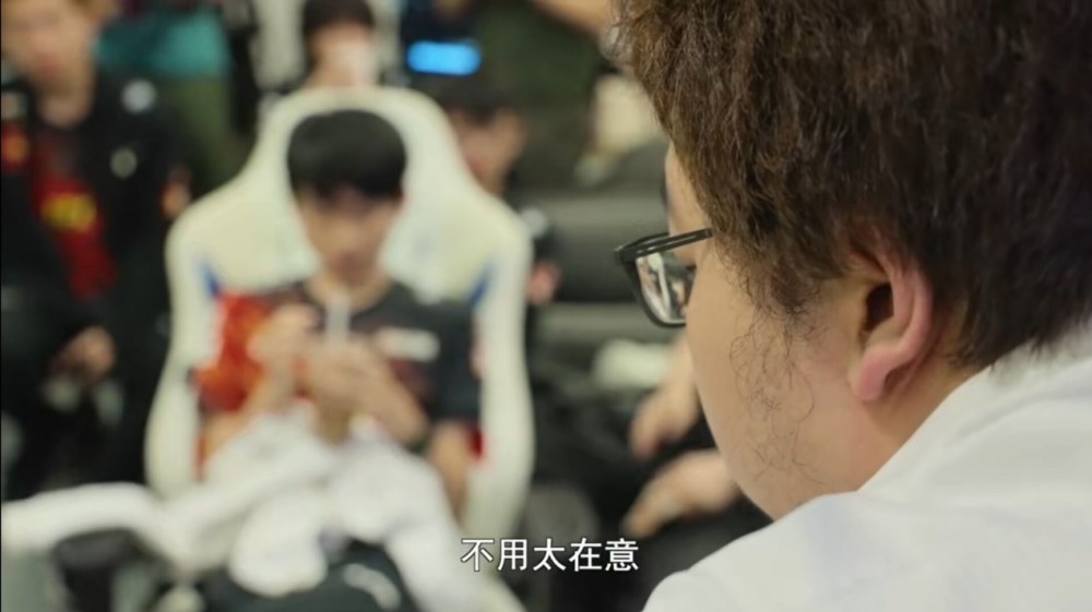 Uzi直播爆出大节奏！新一直接开团，怒喷牛排叉烧，Uzi回应很真实