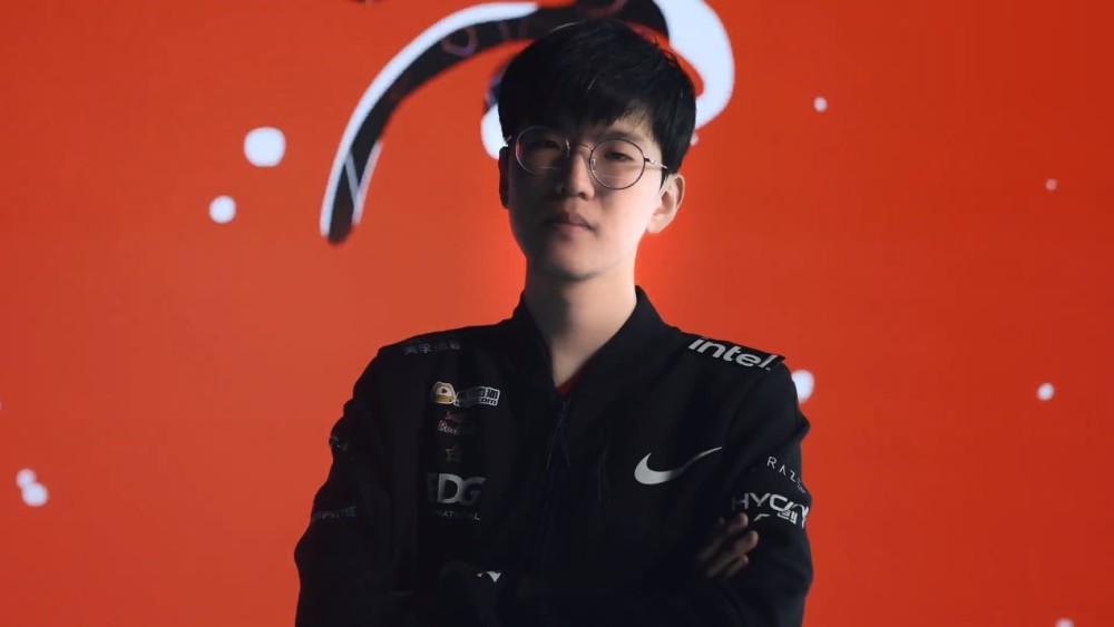 EDG选手突然开团！赵礼杰明示Faker嘴硬，调侃Scout：你也一样