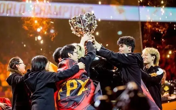 Uzi和新一锐评LMS教练：牛排和叉烧都不行，唯独战马例外？
